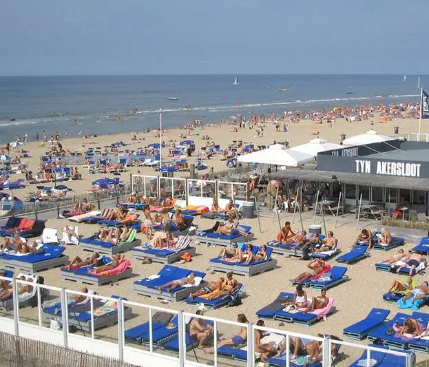 Vakantie aan de Nederlandse kust wordt ontzettend duur