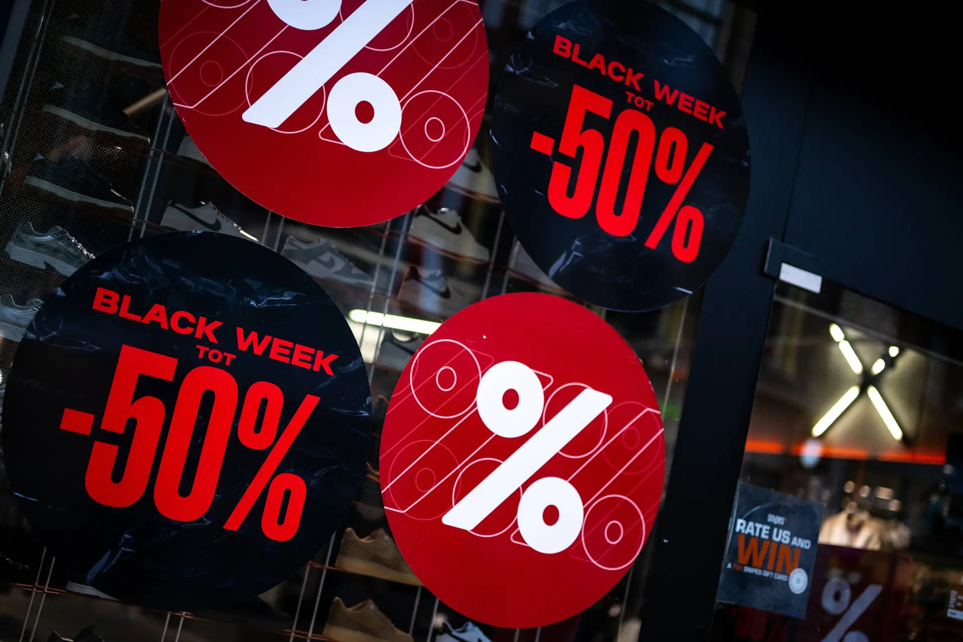 De Black Friday-deals vliegen je om de oren, maar er is veel wantrouwen