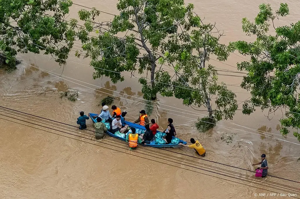 Dodental overstromingen Vietnam stijgt naar negentig
