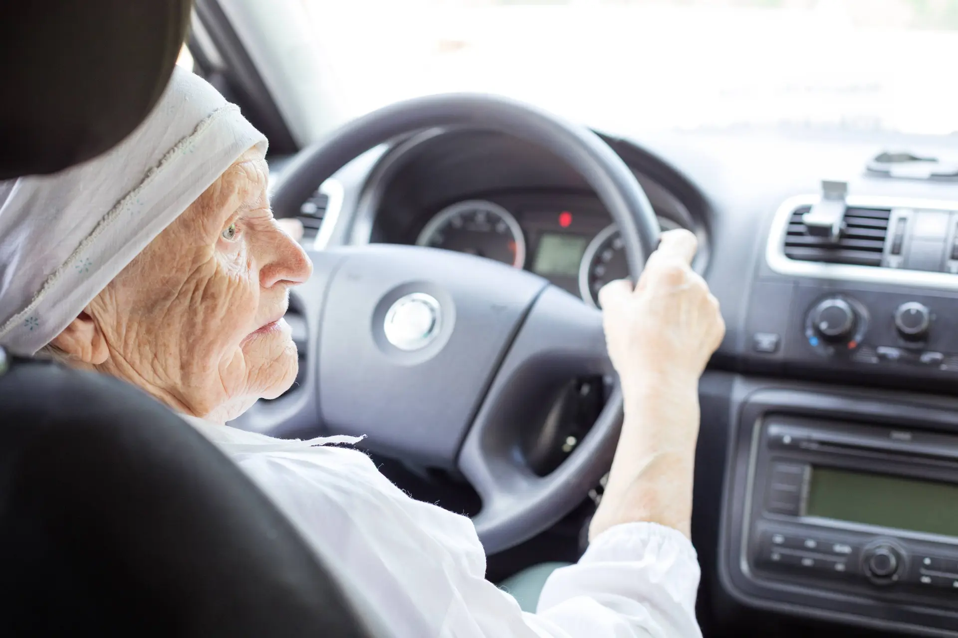Subtiele veranderingen in je rijgedrag kunnen vroege hersenachteruitgang verraden