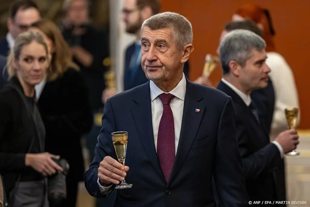 Uiterst rechtse regering in Tsjechië beëdigd, dit zijn de pro-Russische, klimaat- en eurosceptische partners