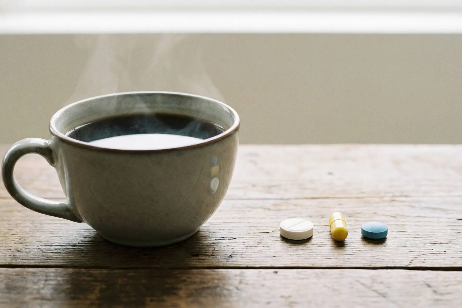 Je ochtendkoffie saboteert mogelijk deze 5 medicijnen
