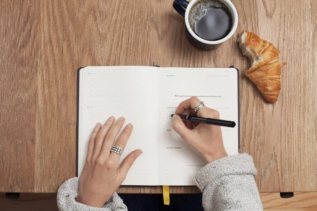 Drie keer per week 15 minuten: zo simpel kan schrijven je mentale veerkracht sterker maken