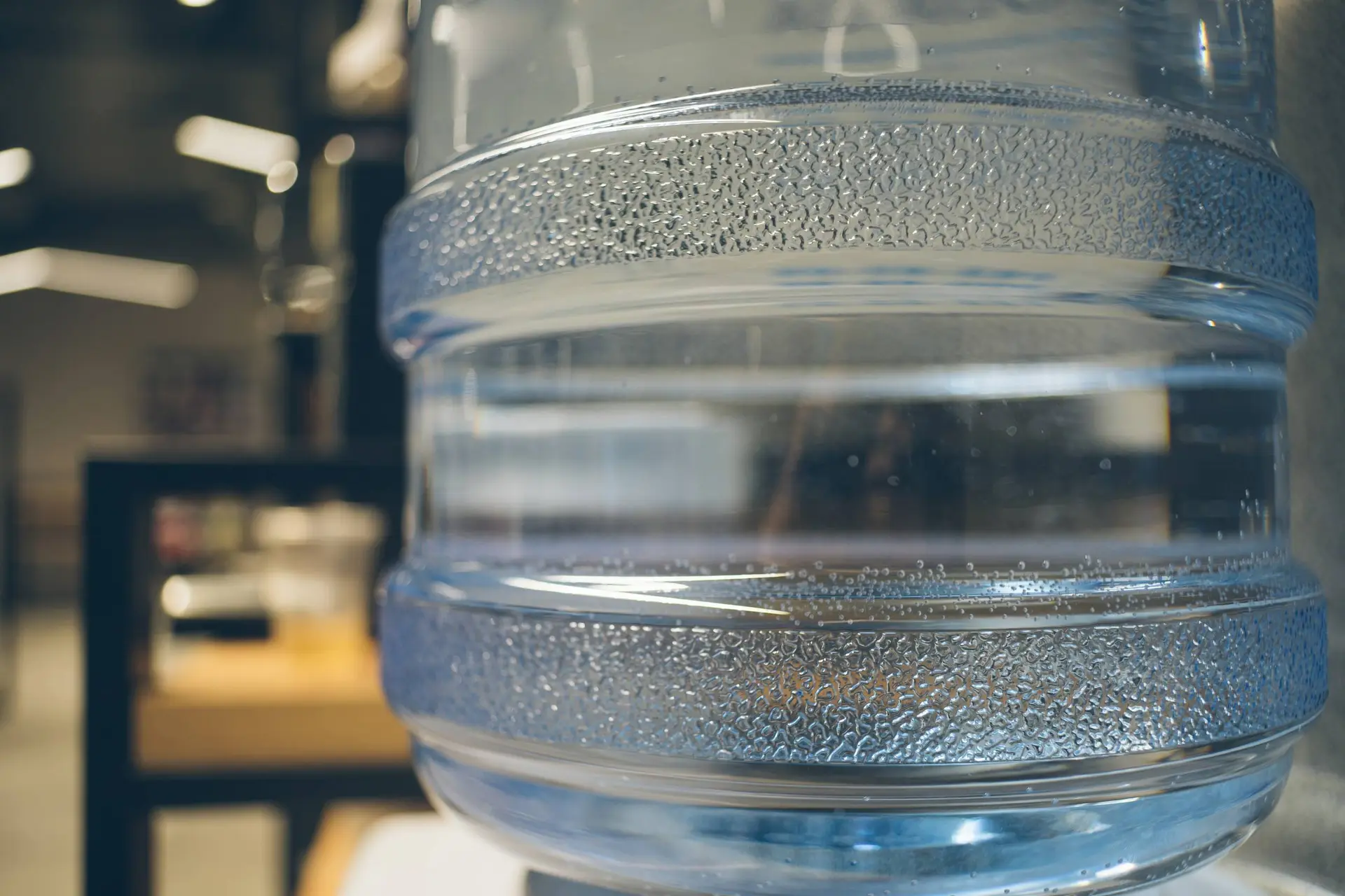 De smerige waarheid achter de hippe waterdispenser op kantoor