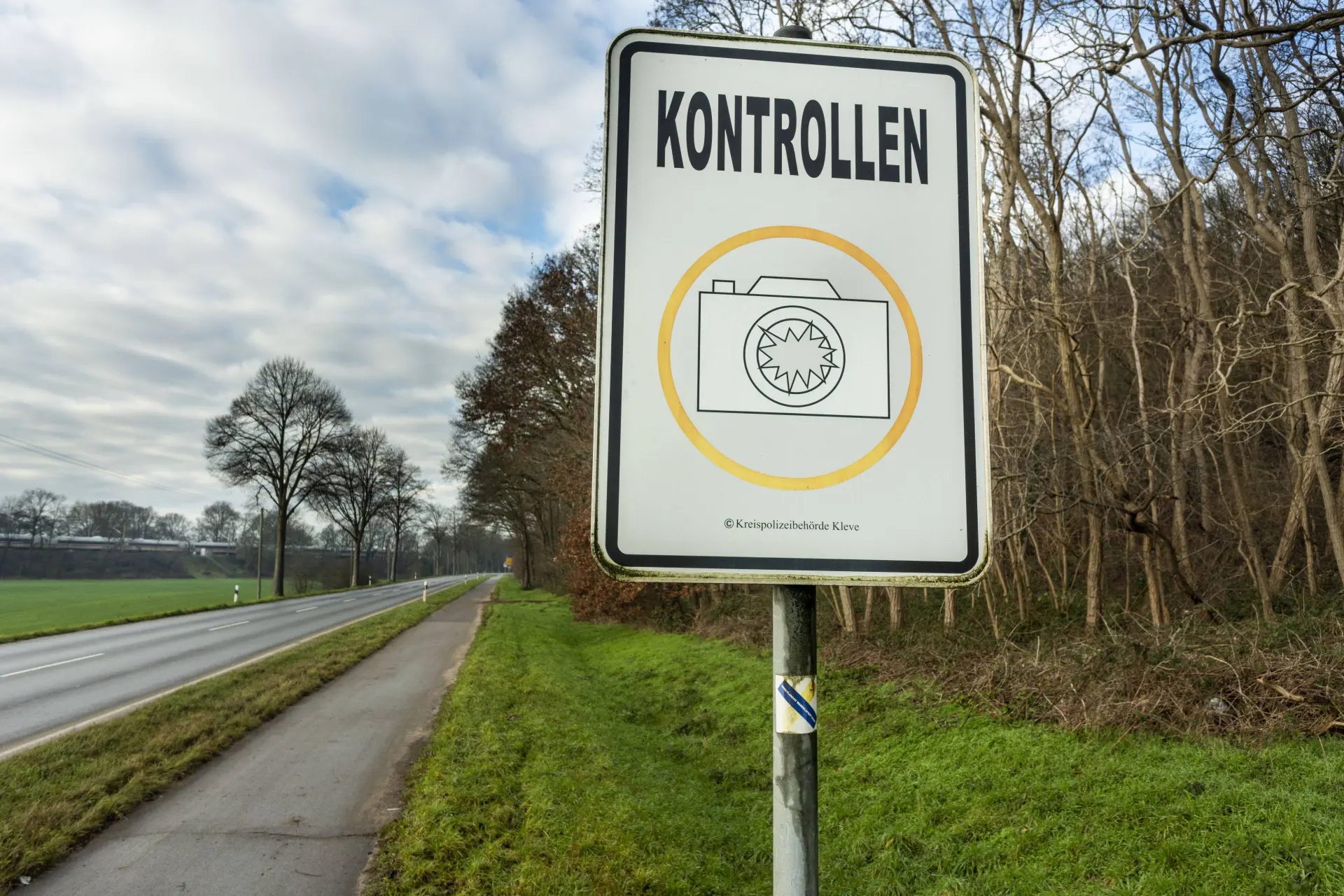Tot 1500 euro boete: wanneer mag de Duitse politie je telefoon doorzoeken op flitsapps?
