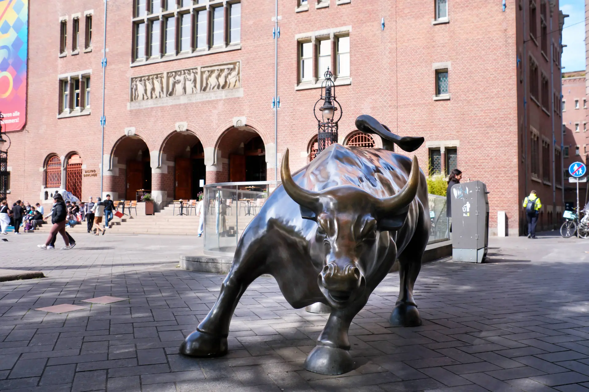 Beleggers hebben eurotekens in de ogen: AEX-index schurkt tegen historische 1000-puntengrens aan