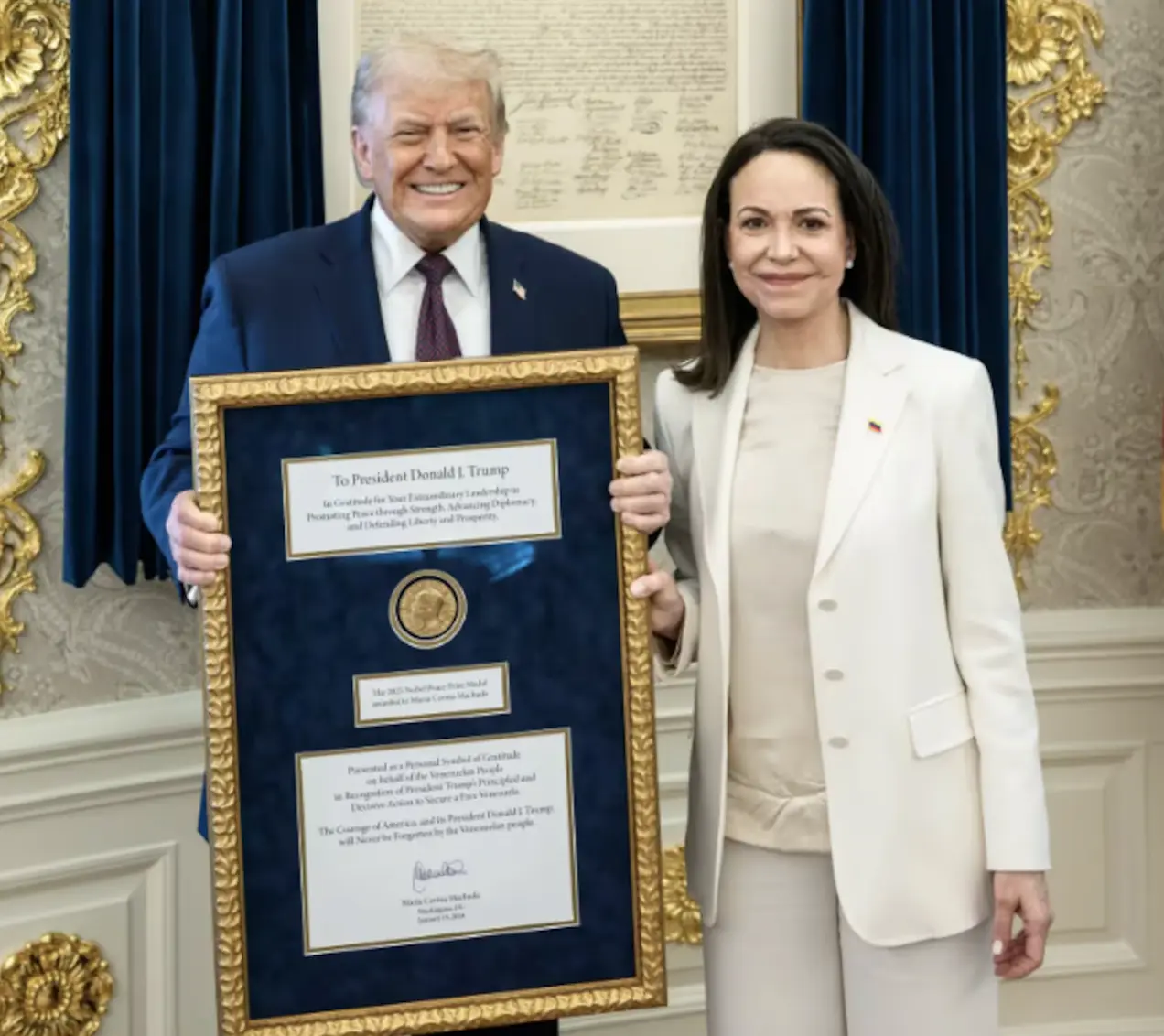 "Waarom ik mijn Nobelprijs aan Trump heb gegeven"