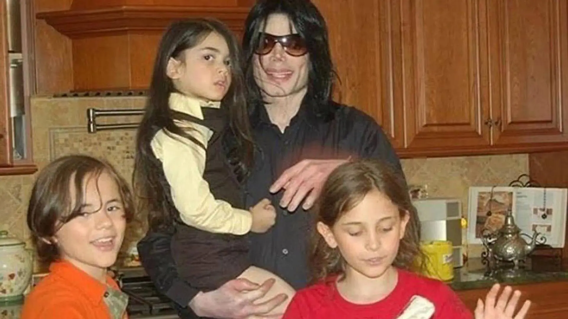 ‘Kinderen willen me aanraken en knuffelen’: nieuwe tapes werpen scherp licht op Michael Jackson