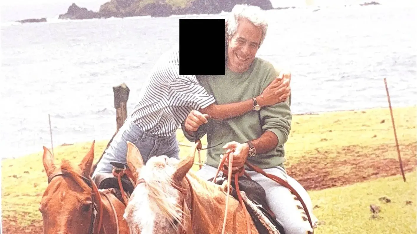 Schokkende documenten onthullen: Epstein verwekte kind bij tienermeisje