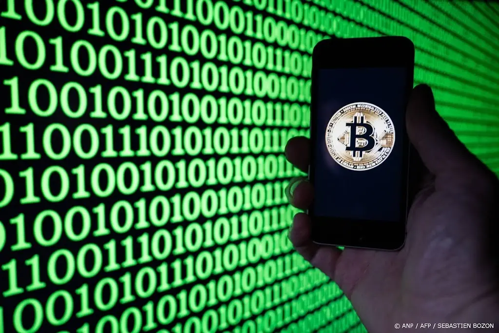 Bitcoin dendert in elkaar, daalt tot laagste niveau in 15 maanden
