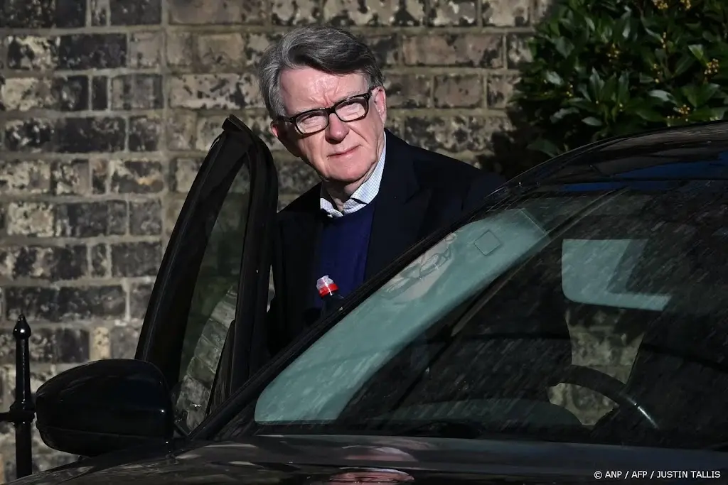 Labour- kopstuk Peter Mandelson meegenomen door politie