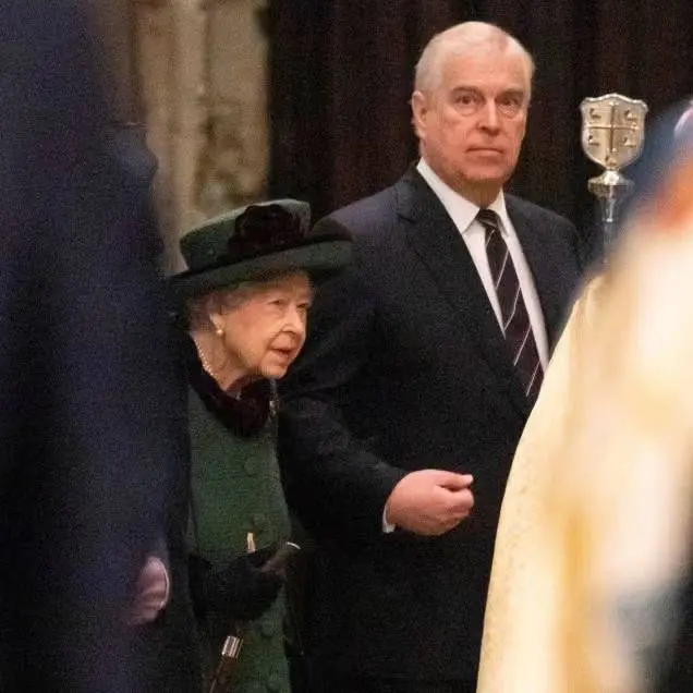 Koningin van ontkenning: hoe Elizabeth II haar favoriete zoon jarenlang de hand boven het hoofd hield
