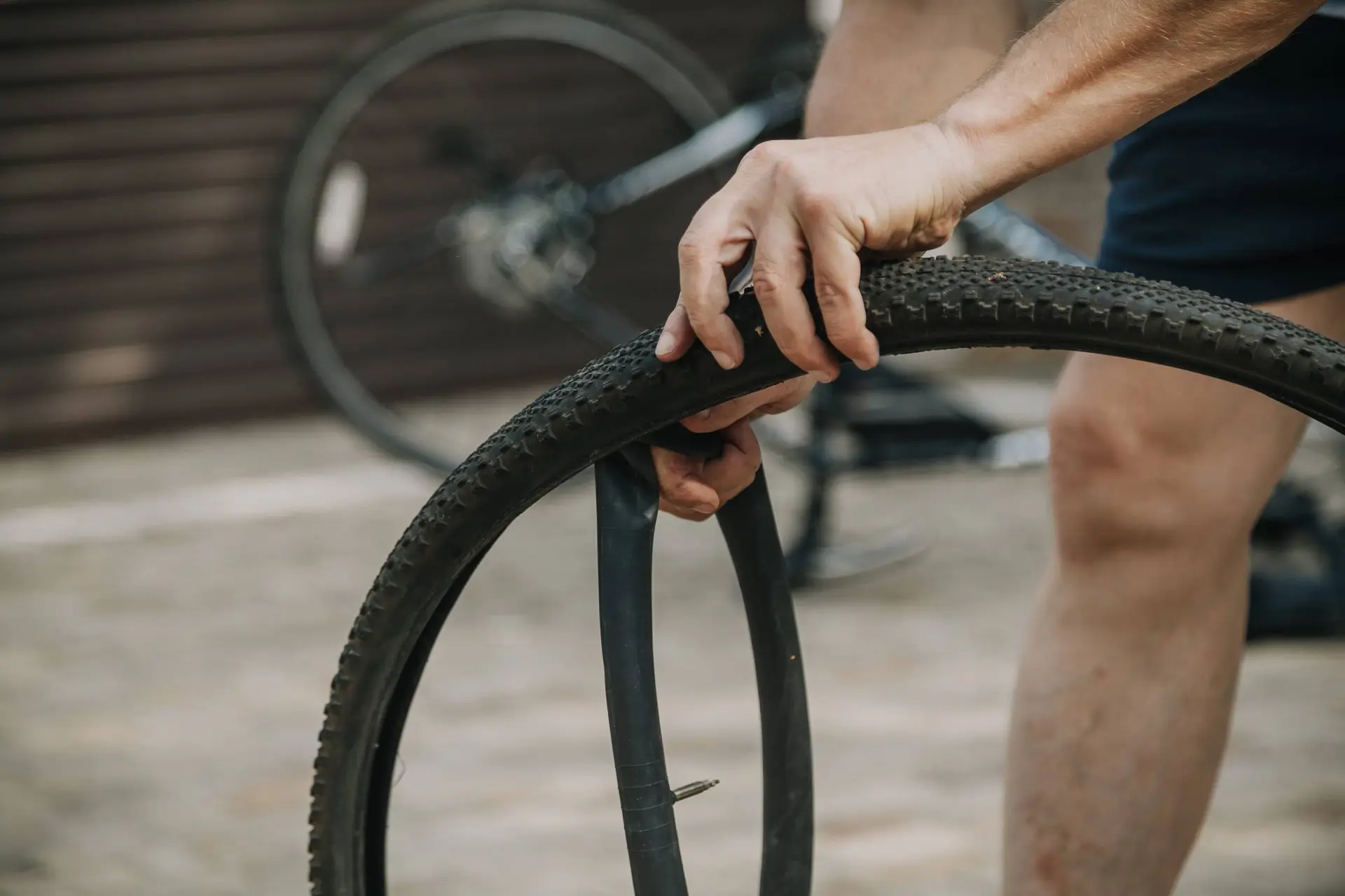 Zo maak je je fiets in tien minuten veiliger – en voorkom je de domste fouten die fietsenmakers elke dag zien.