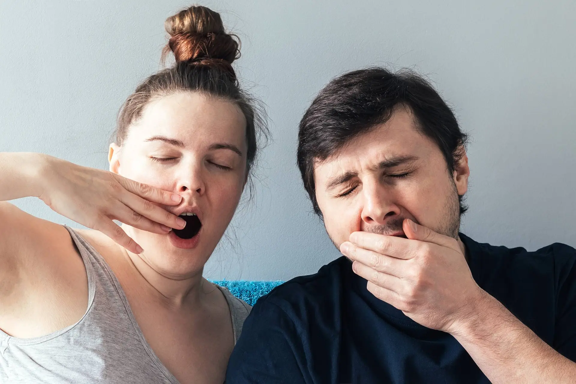 Waarom vrouwen vaak meer slaap willen dan mannen