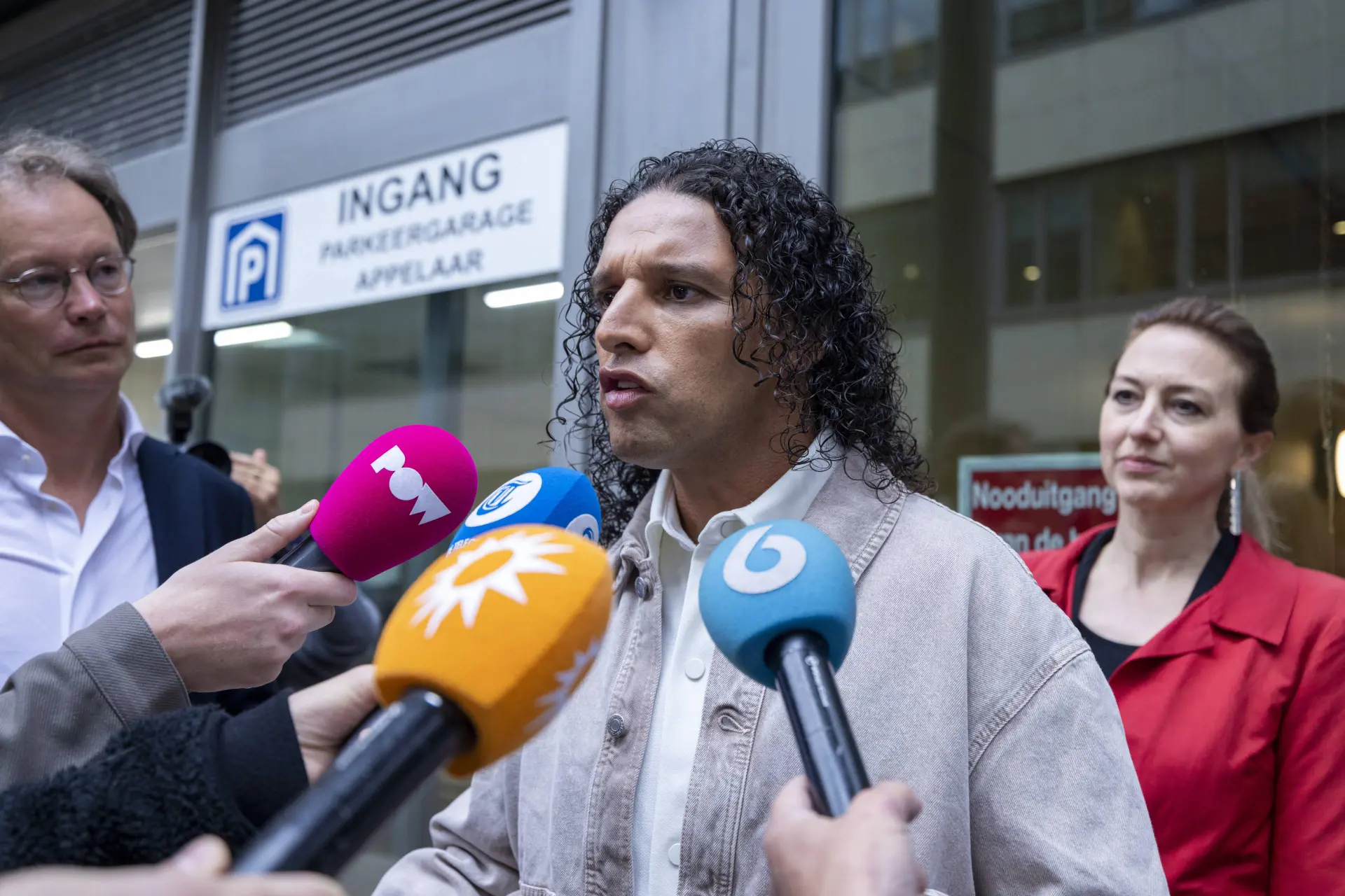 Ali B. pakt het bij zijn hoger beroep heel anders aan