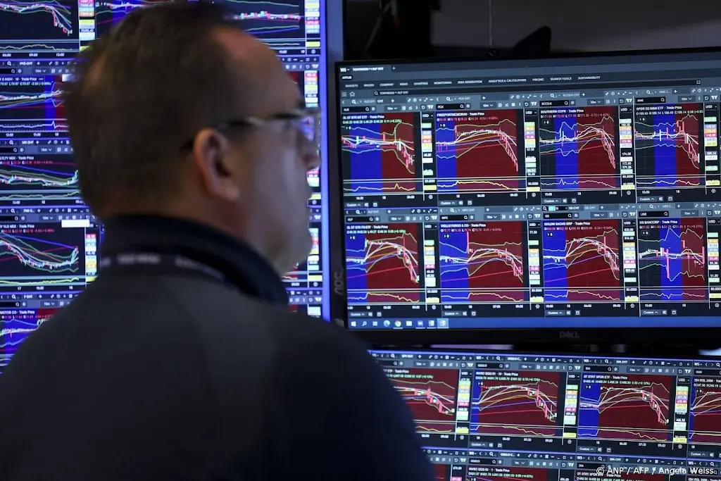 Wall Street krabbelt op na zware verliezen, olie opnieuw duurder