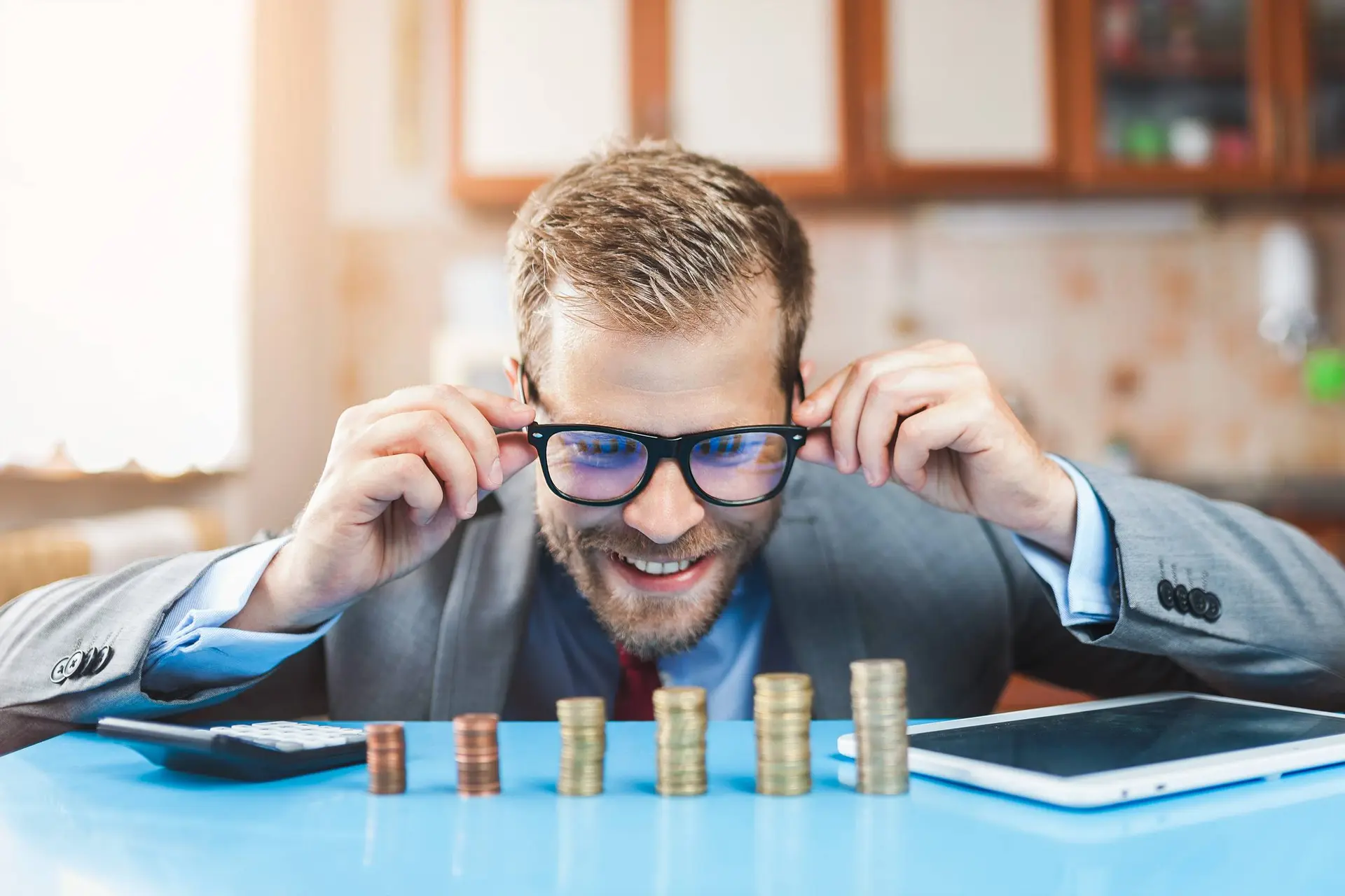 Financiële kloof: mannen sparen meer; maken ook vaker schulden