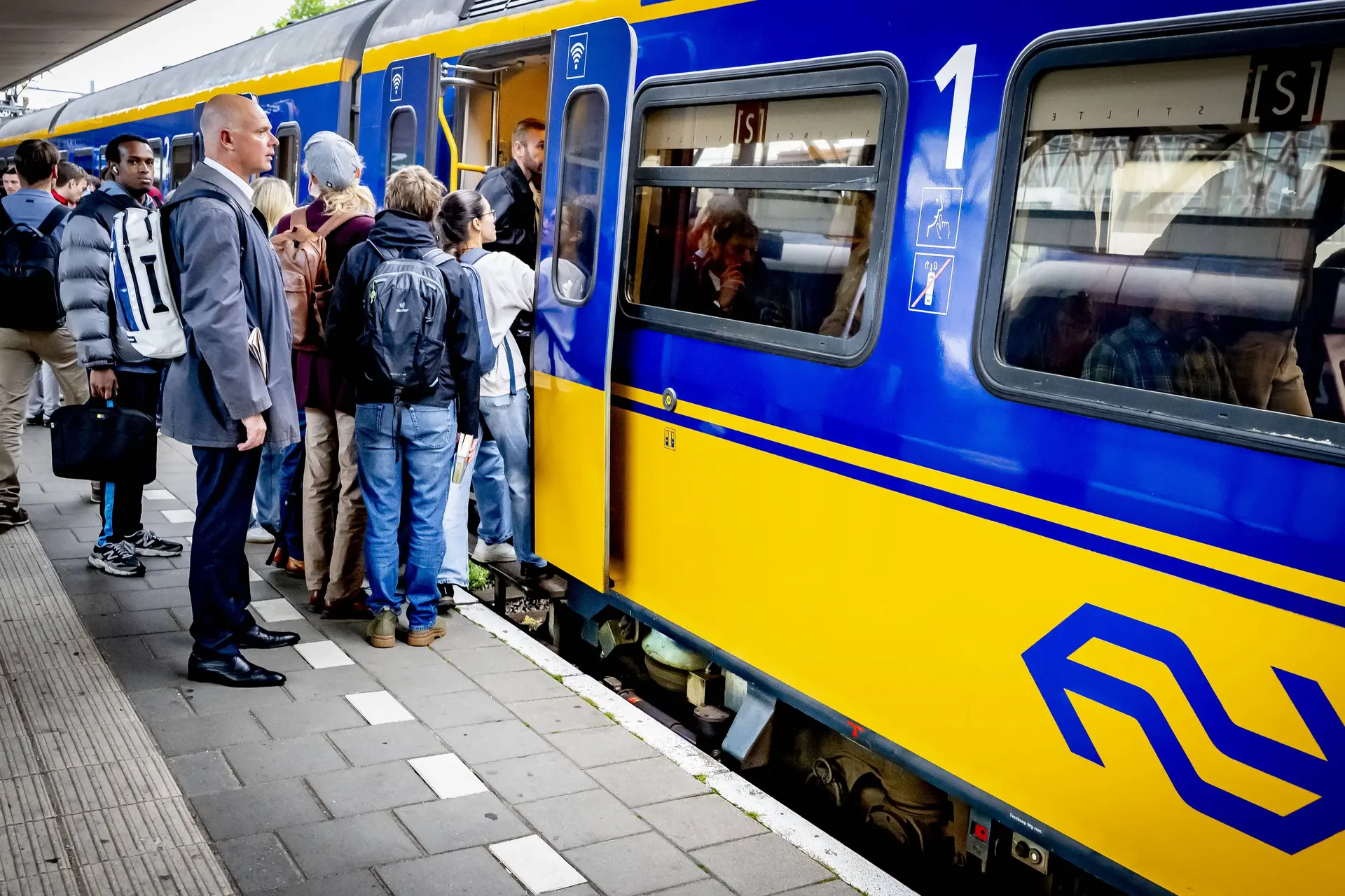 270.000 Nederlanders kochten dit treinabonnement van €49 — maar wie niet opzegt, betaalt straks €128 per maand