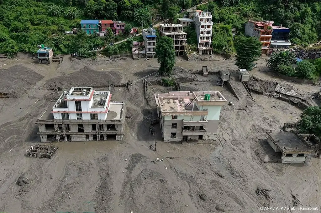 Toeristen vermist na overstroming Nepal, ook Nederlander