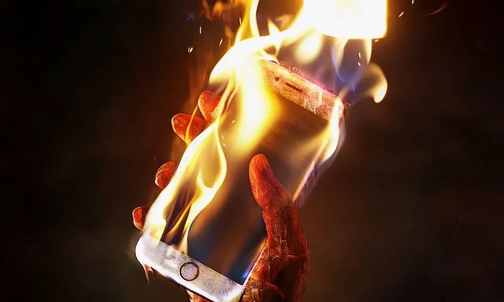 iPhone-on-Fire-Burning-in-Hand-Excessive-Heat-Damage