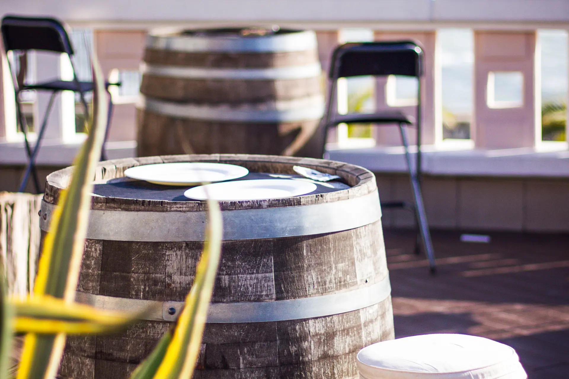 Whisky vat rechtop als tafel