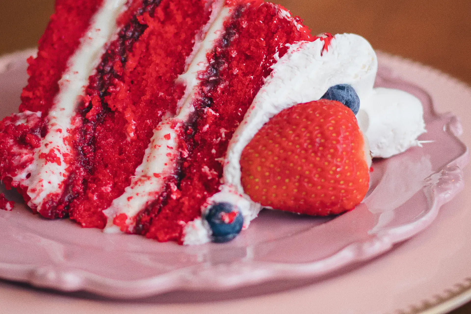 Whisky food & drinks: whisky red velvet cake