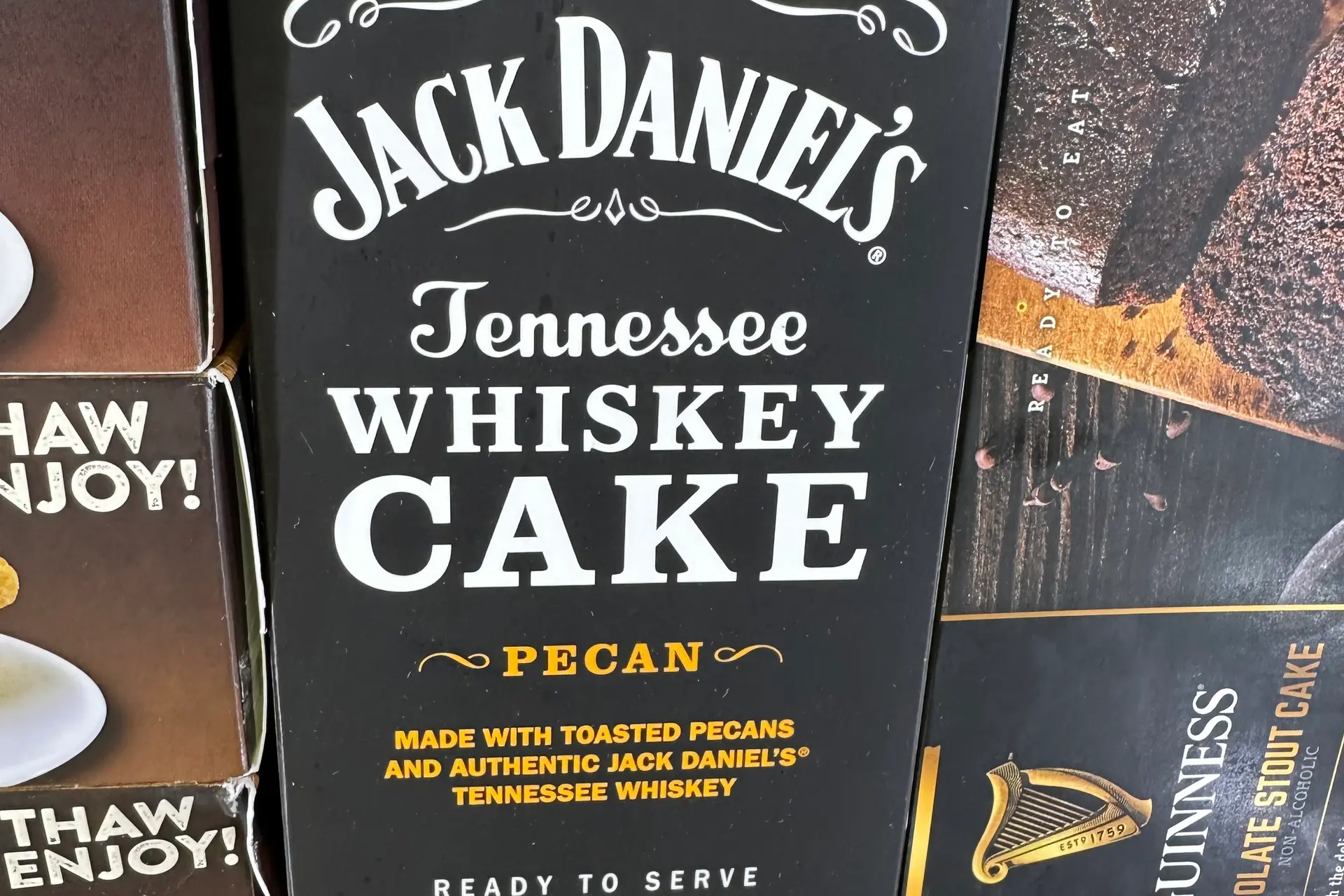 Whisky Food & Drinks: whiskycake in vriezer in supermarkt in Panama