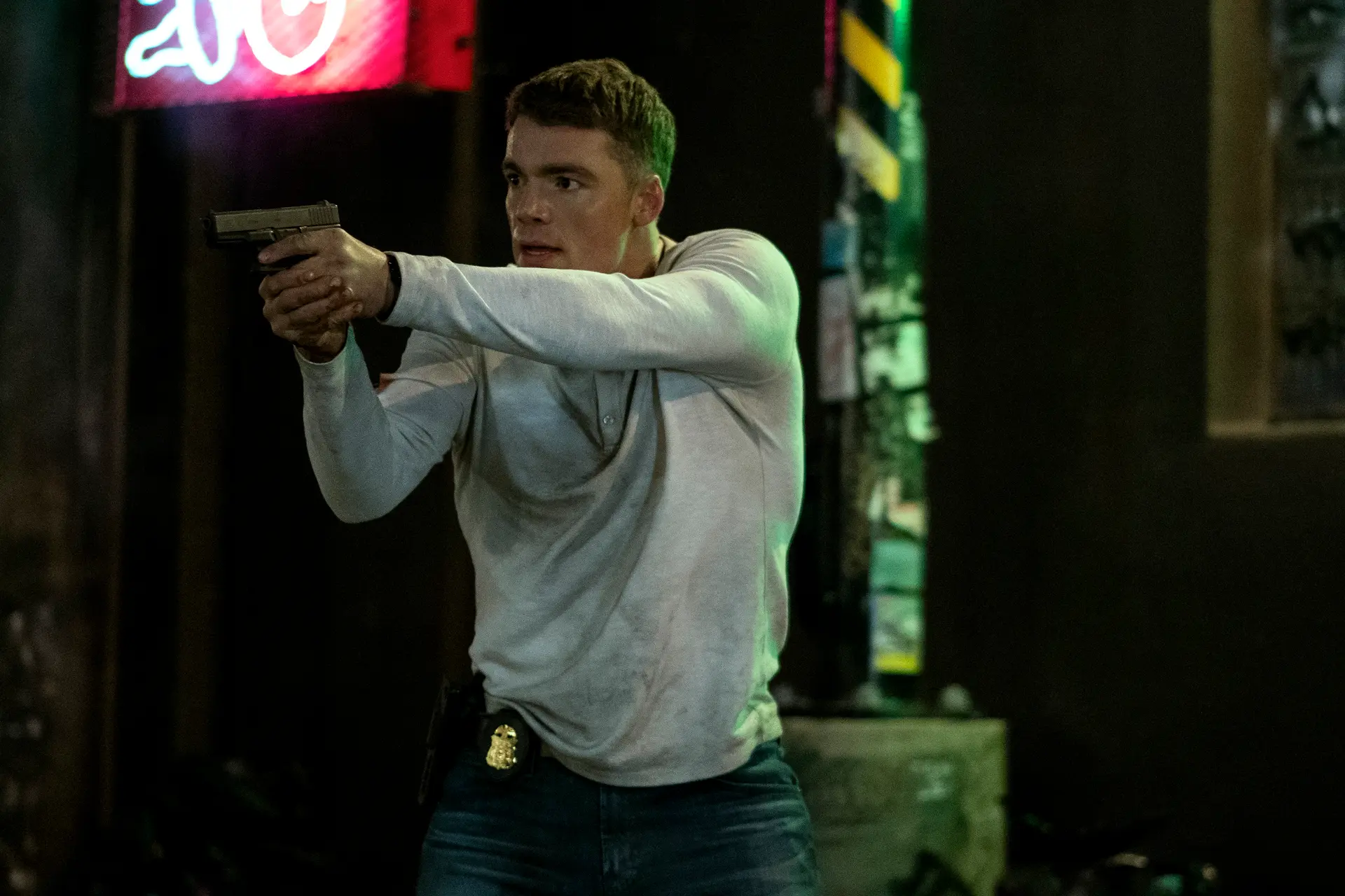 Moed indrinken met whisky in Netflix-serie The Night Agent?!