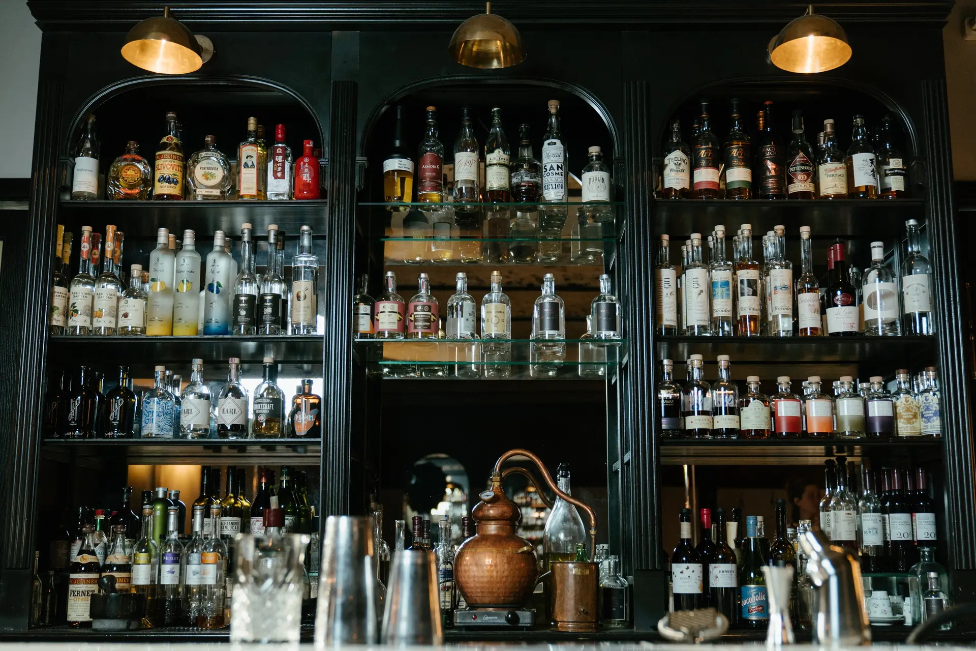 Salma Hayek loopt meteen door naar bar: ‘Whisky, graag’