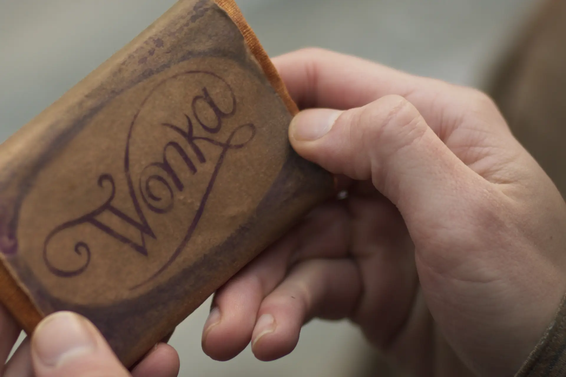 Timothée Chalamet proeft wel hele bijzondere chocolade in Willy Wonka