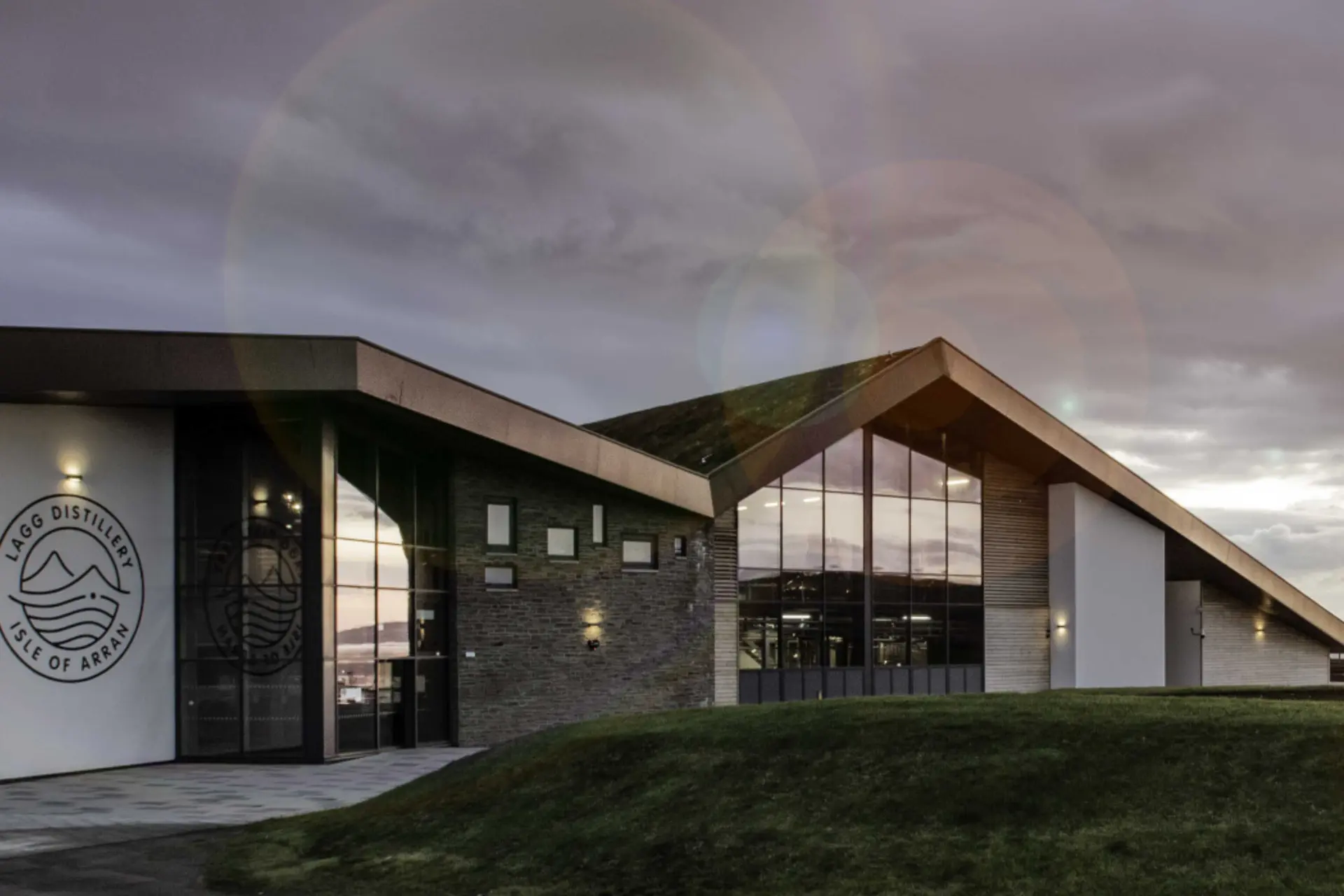 Distilleerderij Donderdag: Lagg Distillery, de geturfde tegenhanger van Arran
