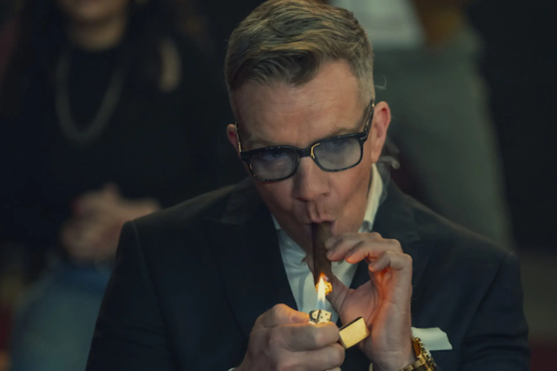 Whisky vloeit rijkelijk in Netflix serie The Gentlemen