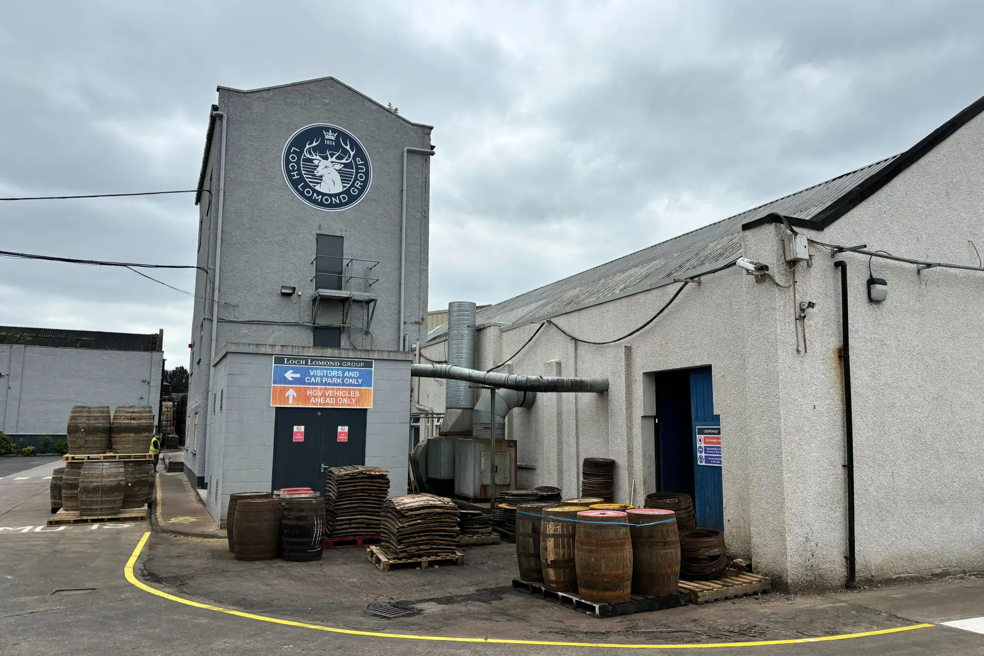 Whiskymaker Loch Lomond Group gaat aan de slag in een klein vissersdorp