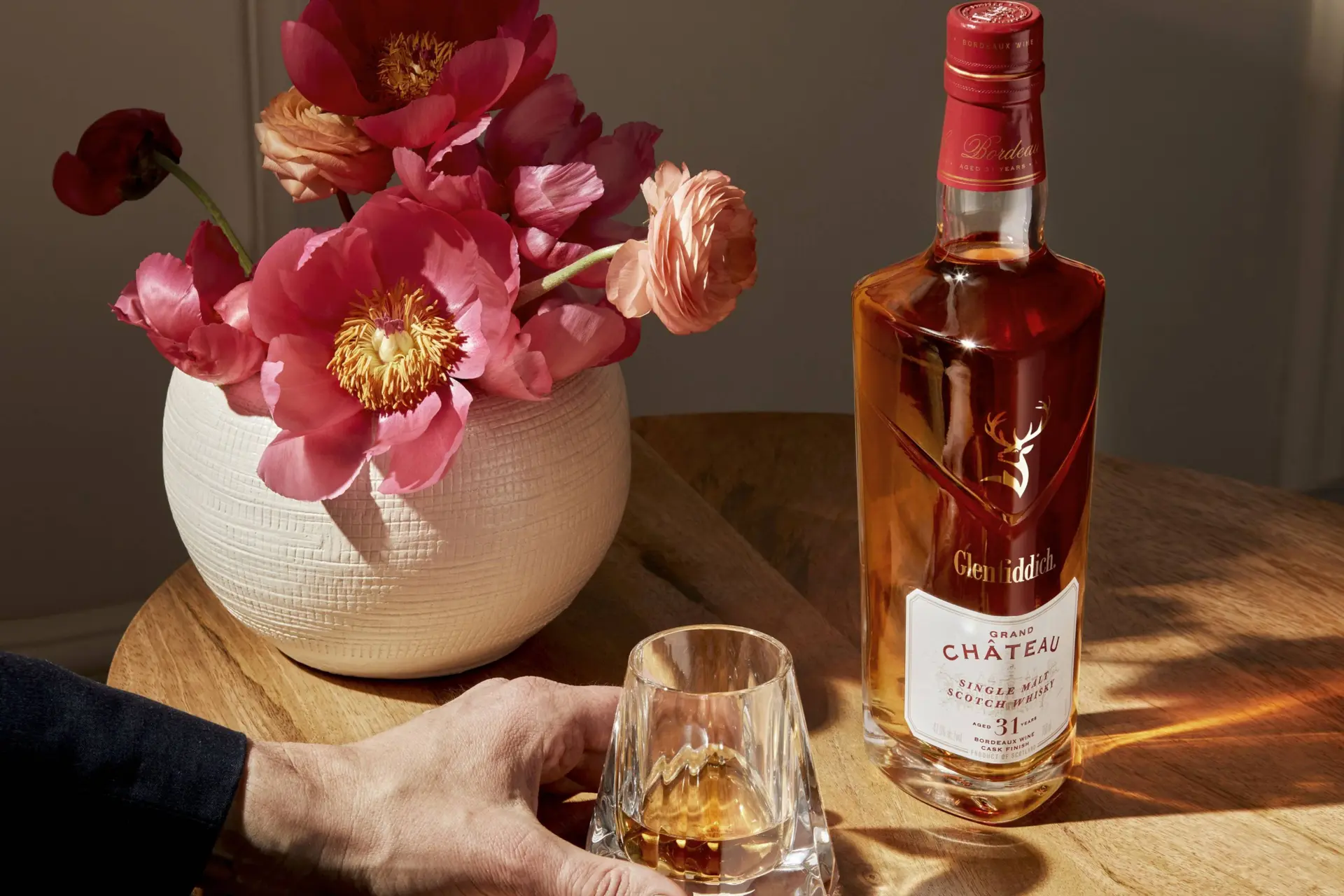 Dit whiskymerk koppelt luxe whisky aan kunst in nieuwe samenwerking