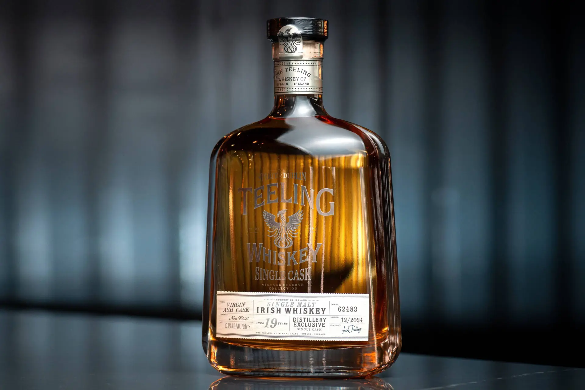 Deze Ierse distilleerderij onthult een speciale whiskey uit een ash cask