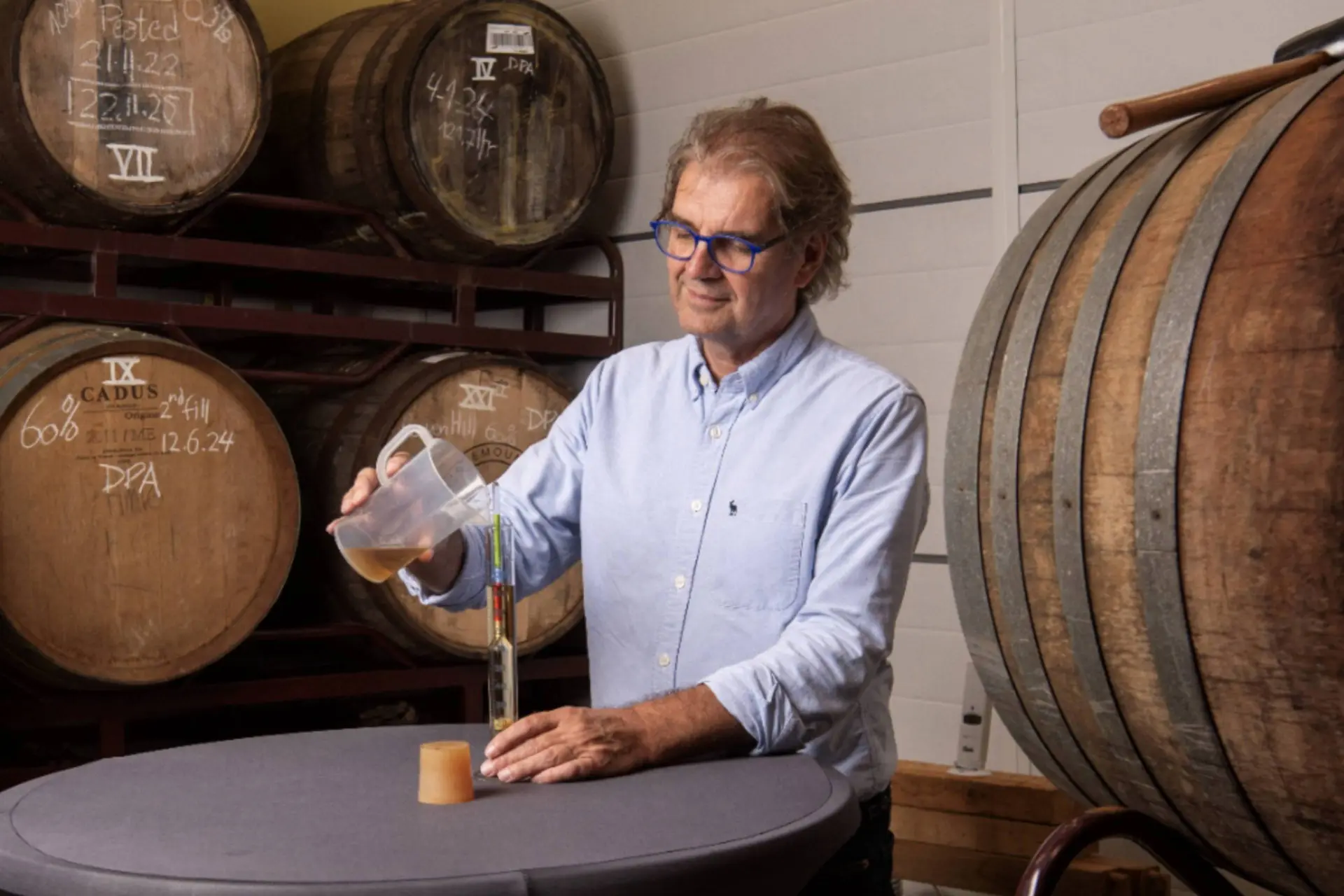 Deze nieuwe Nederlandse single malt whisky is gelimiteerd én onweerstaanbaar: cakebeslag in een glas