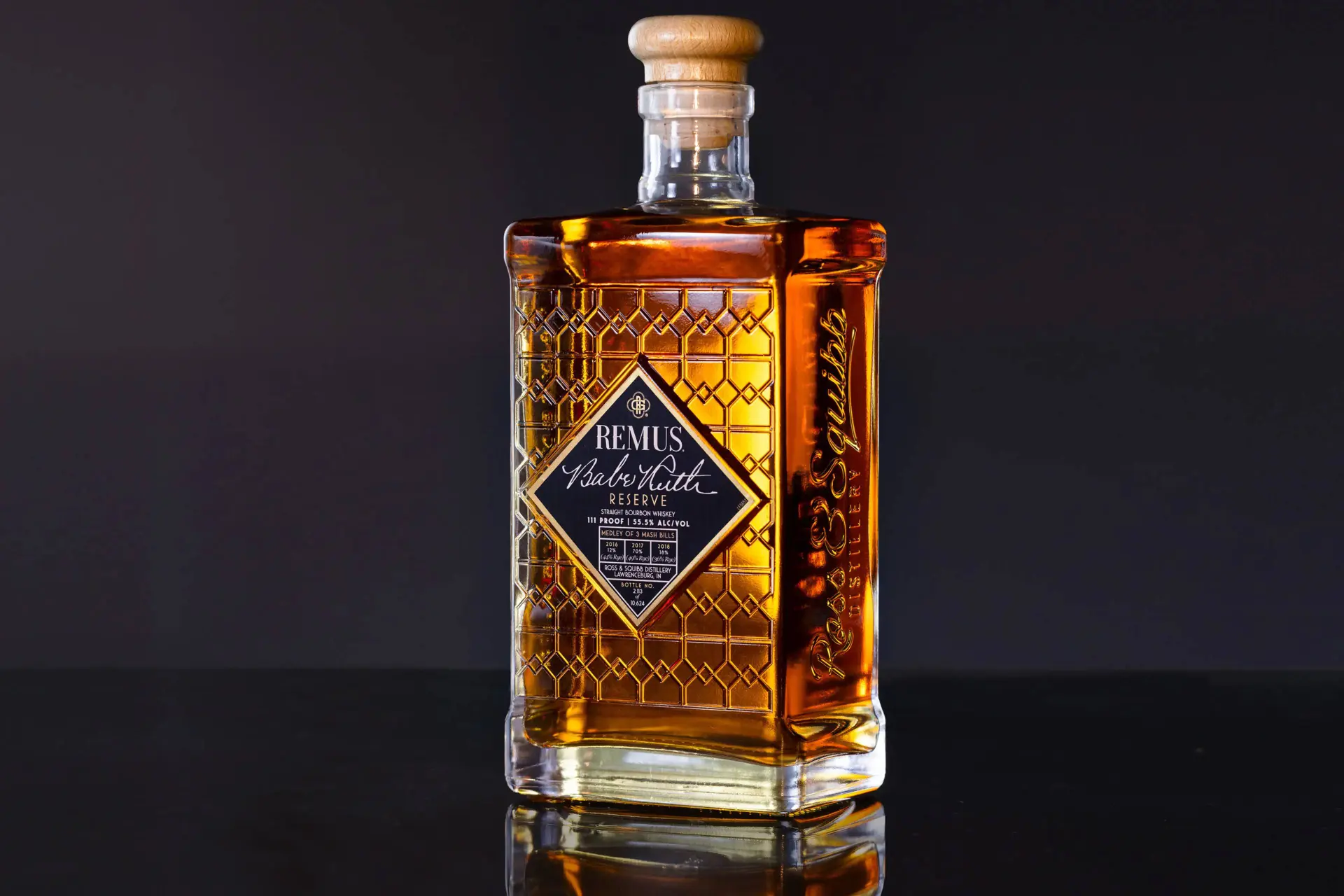 remus reserve bourbon in een luxe fles