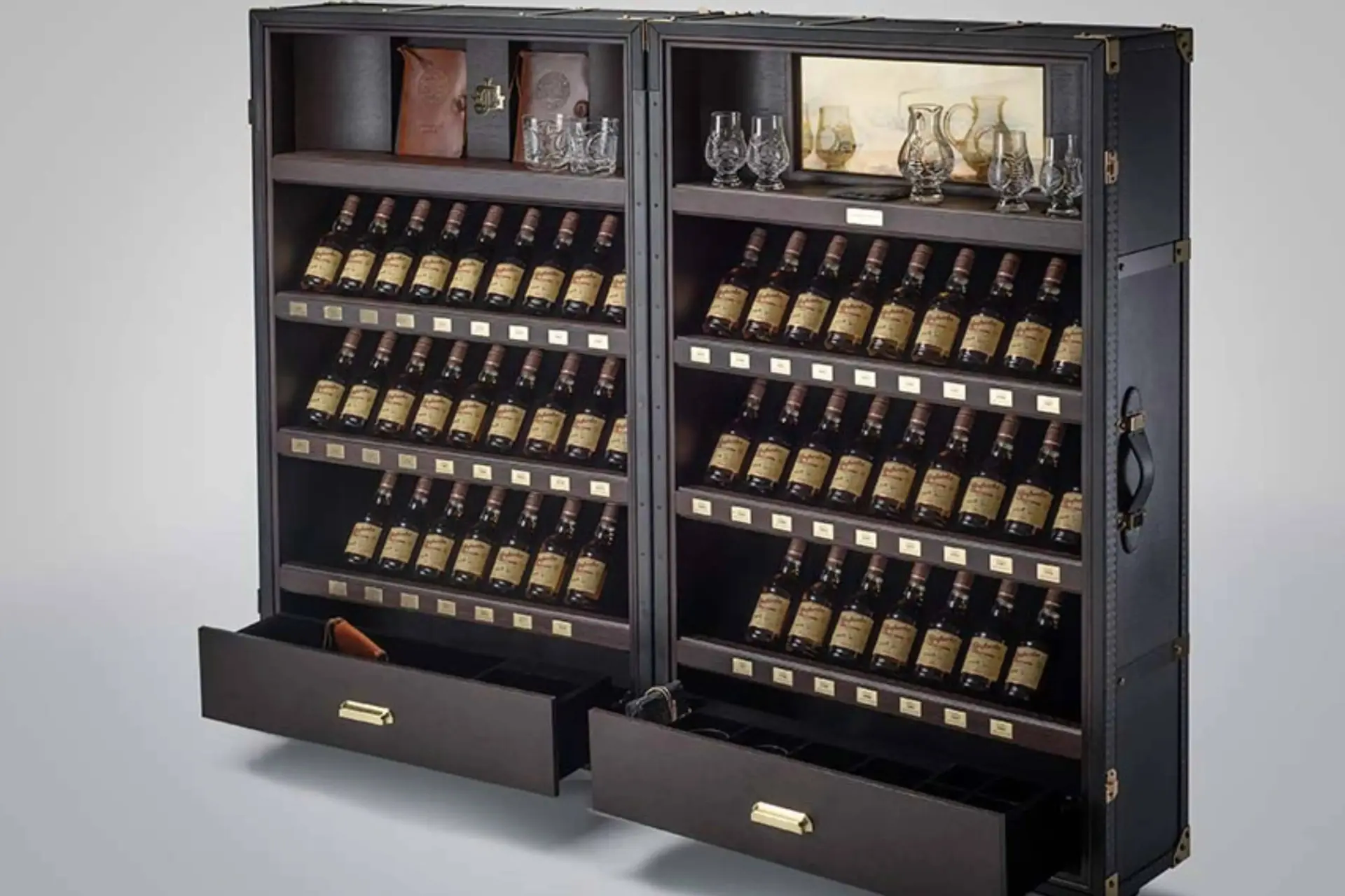 50 jaar whisky in één kist: de bizarre Glenfarclas Family Cask Trunk