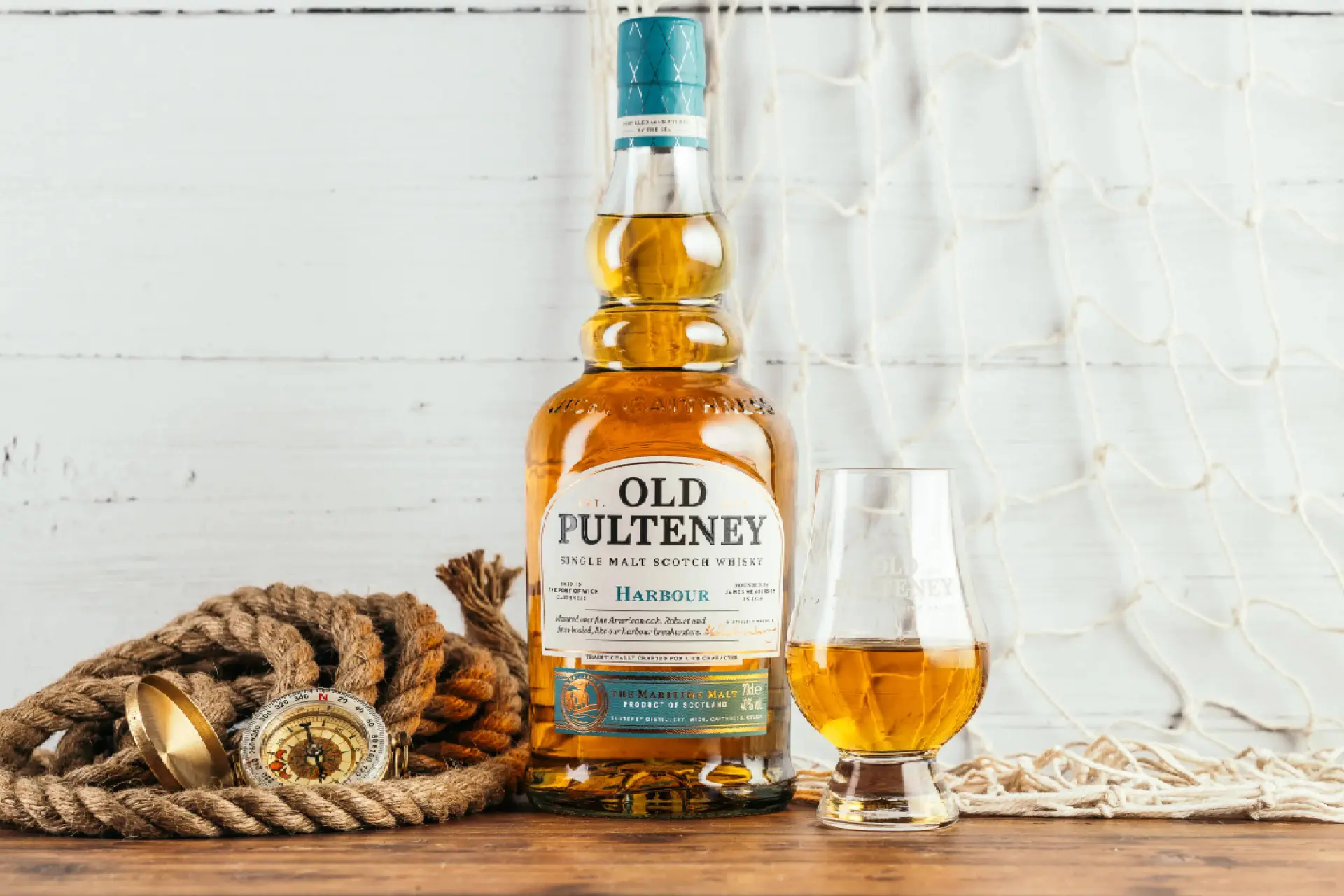 Old Pulteney Harbour single malt whisky op tafel