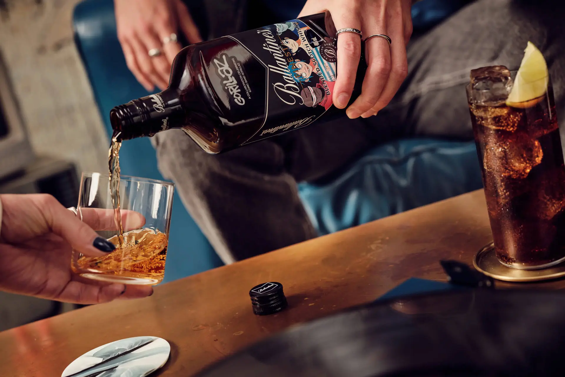 Nieuw Ballantine's True Icons whisky Gorillaz (1)