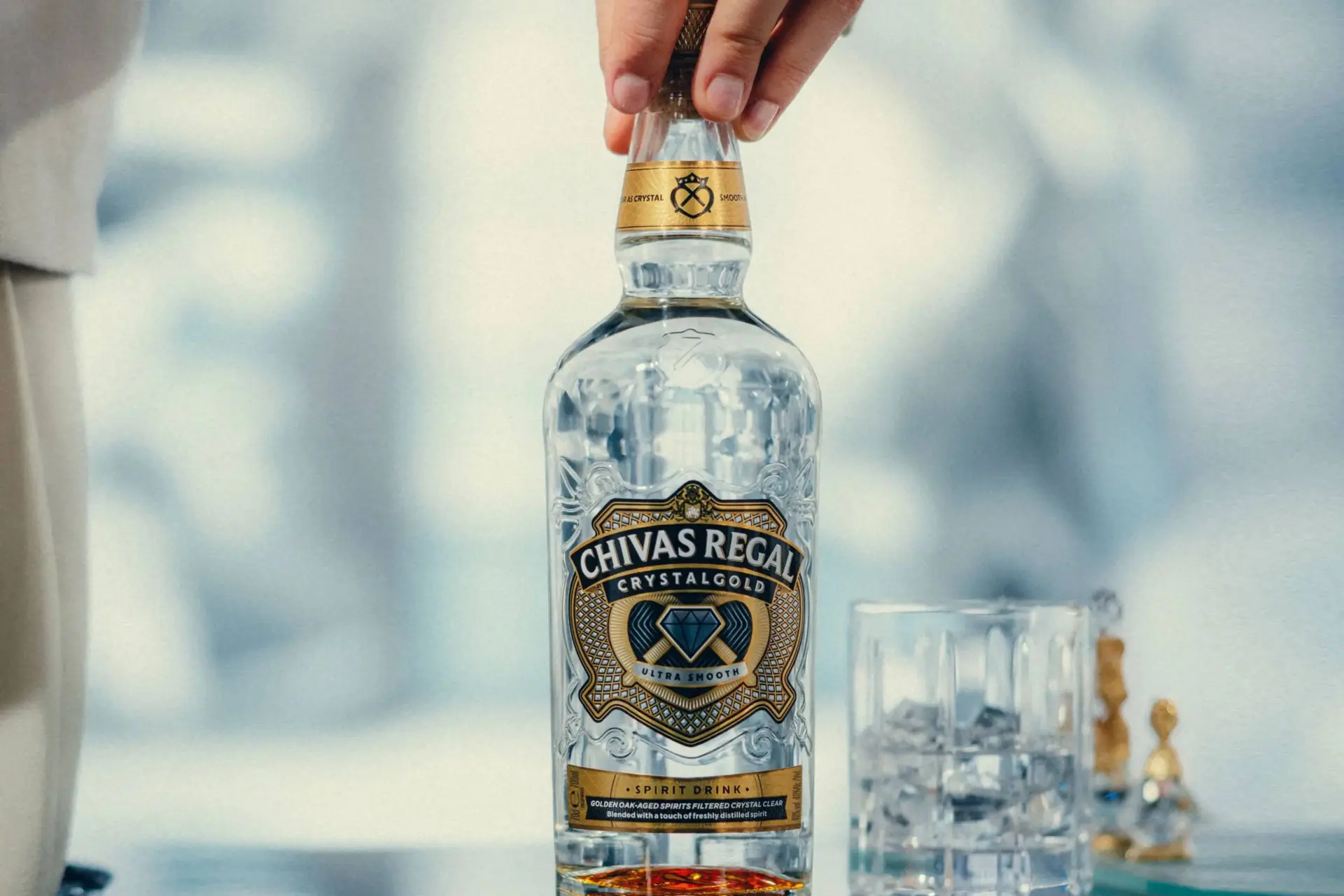 Chivas onthult ‘whisky’ zonder kleur (en het is geen new make spirit)