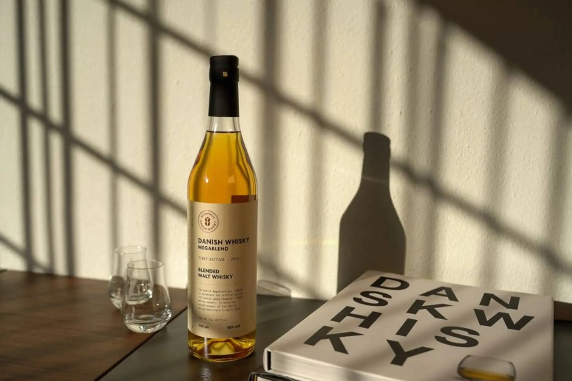 10 Deense distilleerderijen lanceren historische gezamenlijke whisky