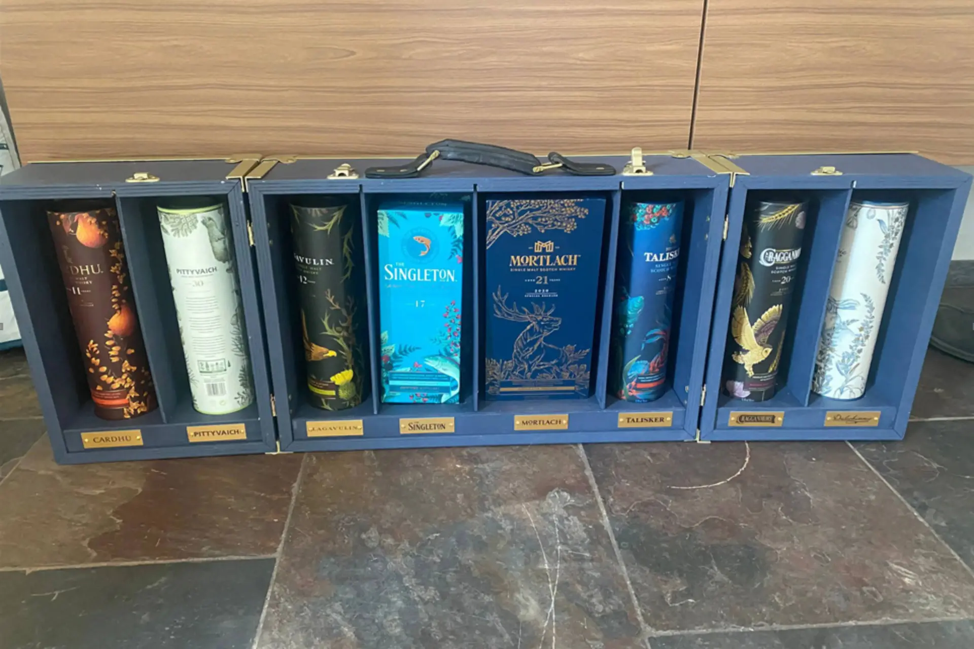 Wist je dat er een koffer bestaat met de Diageo Special Releases uit 2020?