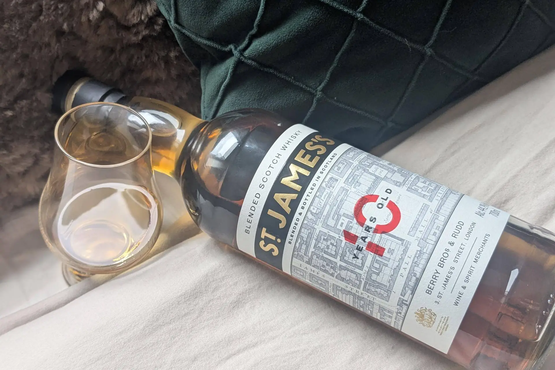 St James Blend review Whisky Monkeys kussen