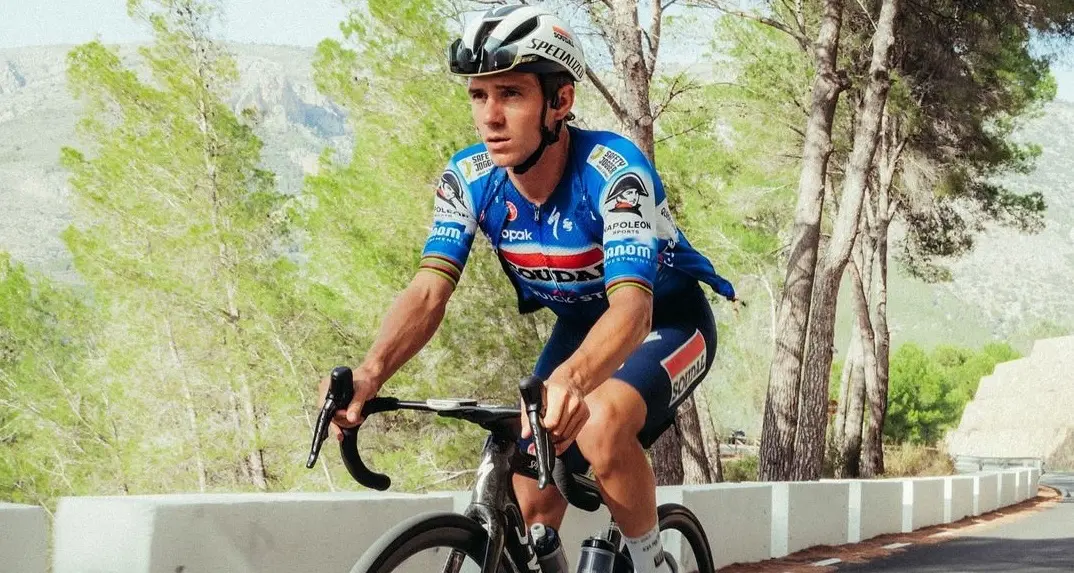 Einde transfersoap: Remco Evenepoel blijft Soudal Quick-Step trouw