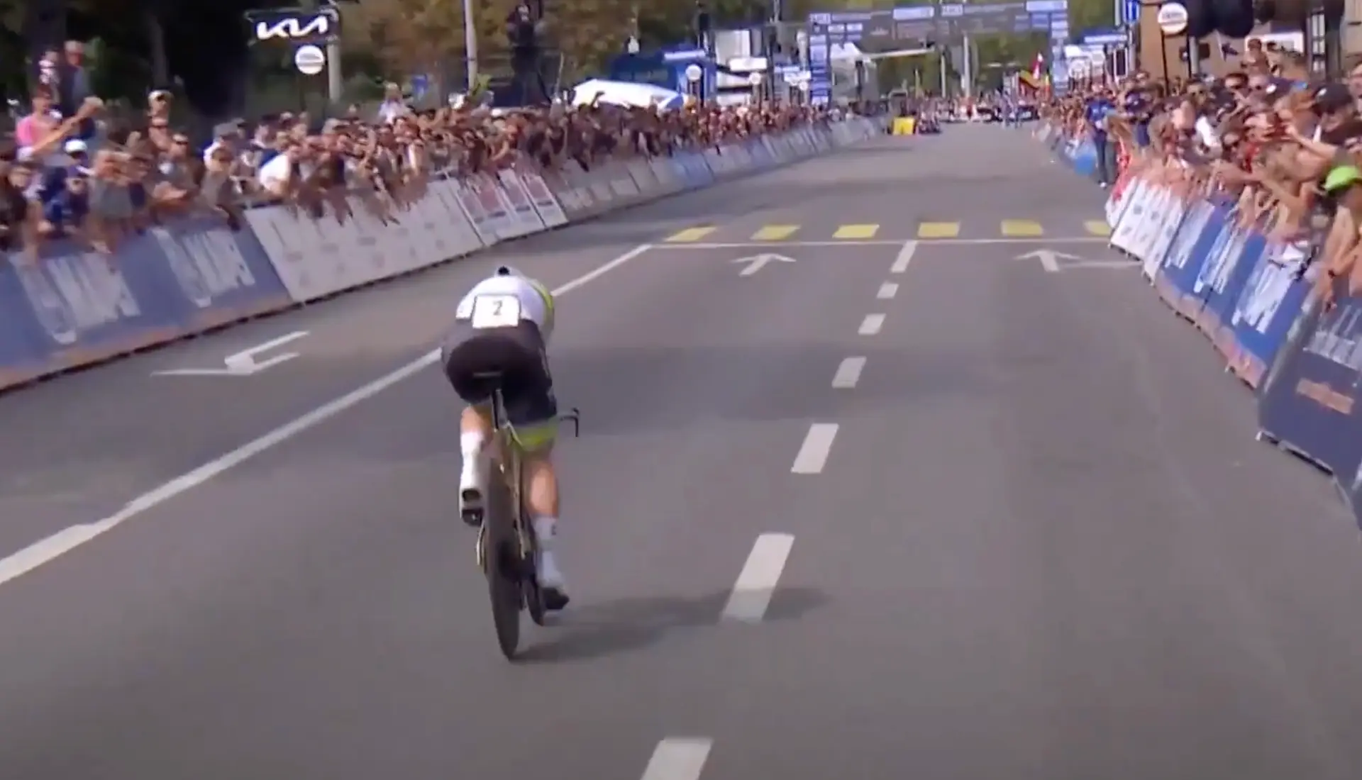 Grace Brown knalt naar wereldtitel tijdrijden, Julie De Wilde verovert brons bij beloften