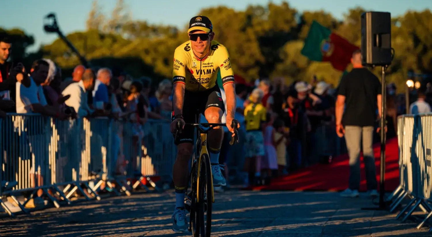 Wout van Aert verbindt zich 'levenslang' aan Visma - LAB: 'Jullie hebben me zoveel gegeven'