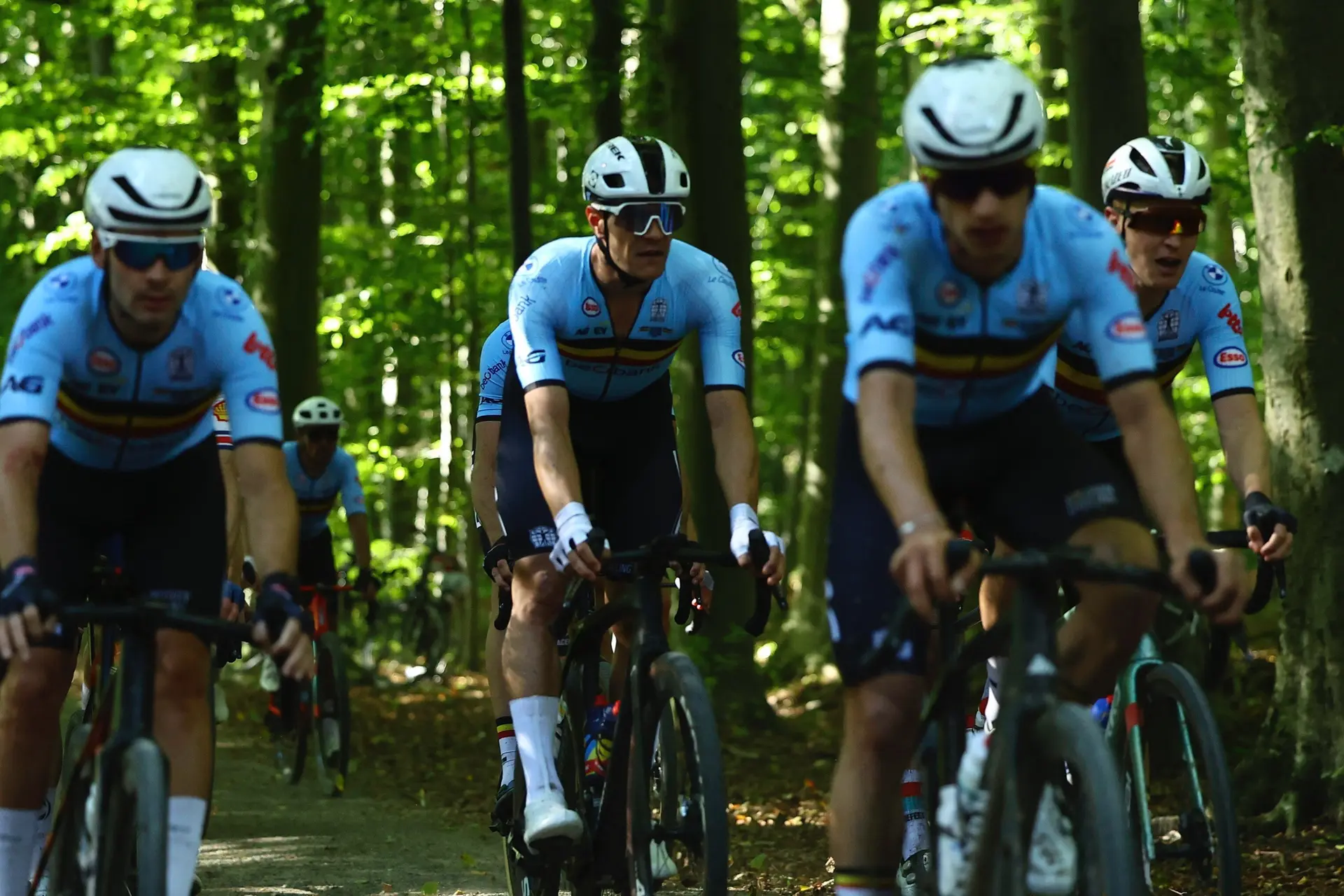 'Tim Merlier deelde op WK gravel kopstoten uit aan andere Belg'