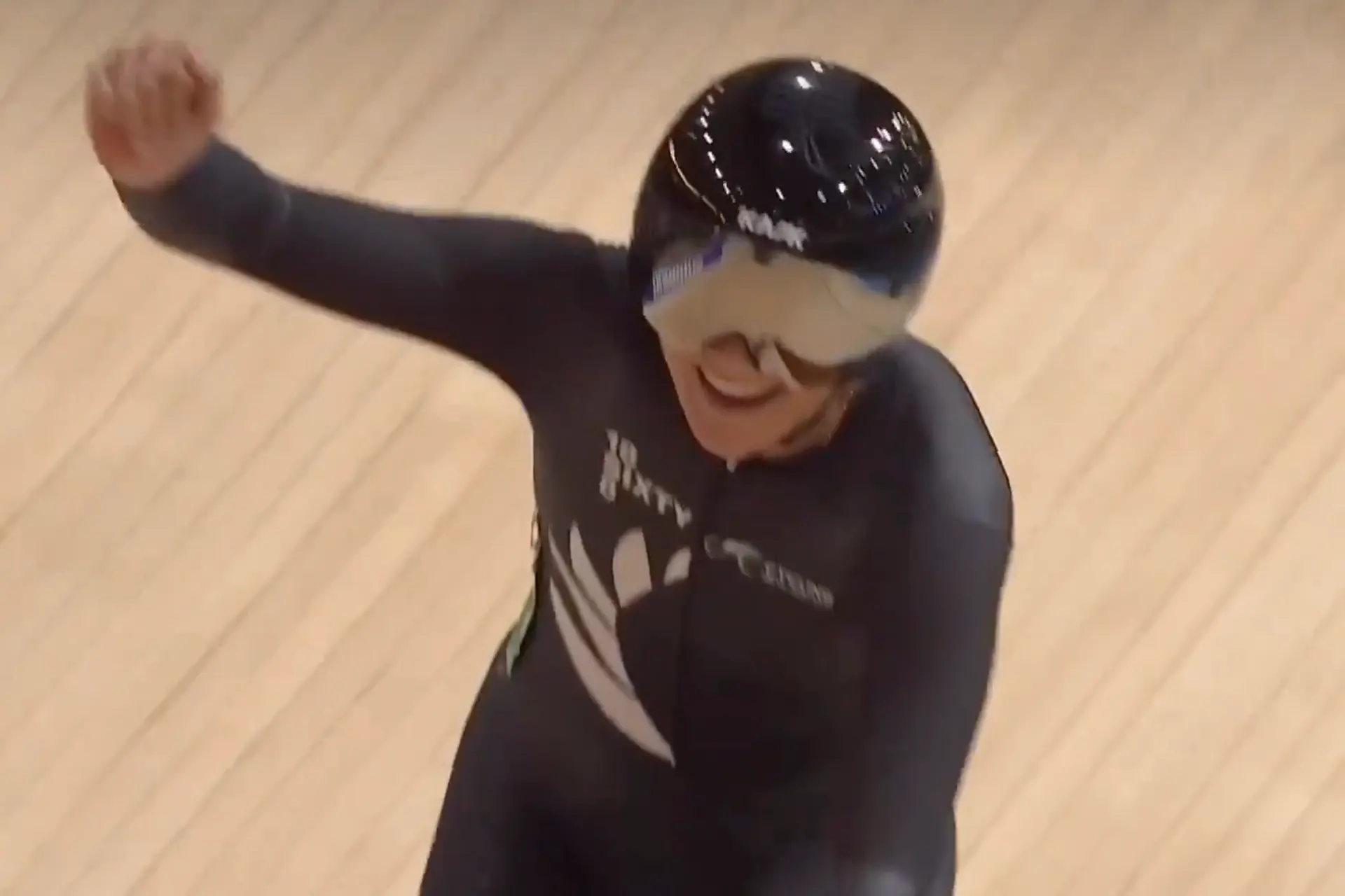 Ally Wollaston verovert wereldtitel in afvallingskoers, Lotte Kopecky pakt zilver