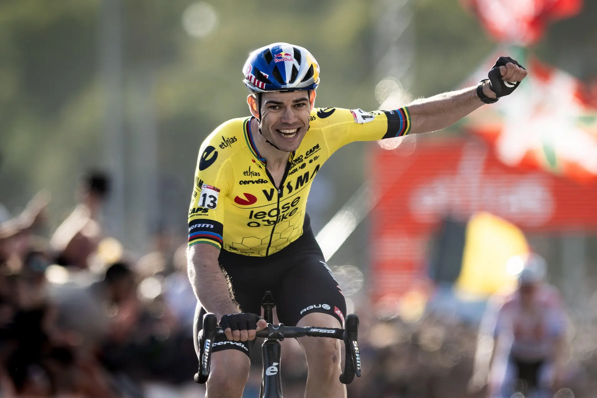 Eindelijk! Wout van Aert maakt rentree in het veld bekend